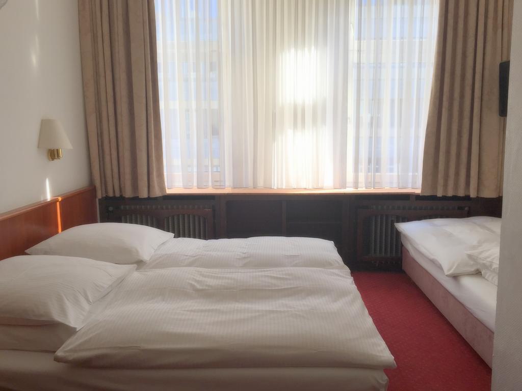 Hotel Bismarck Dusseldorf Ruang foto