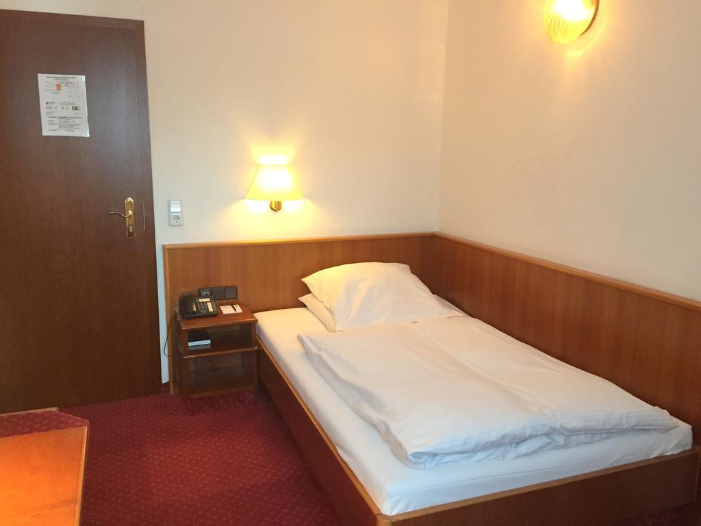 Hotel Bismarck Dusseldorf Ruang foto